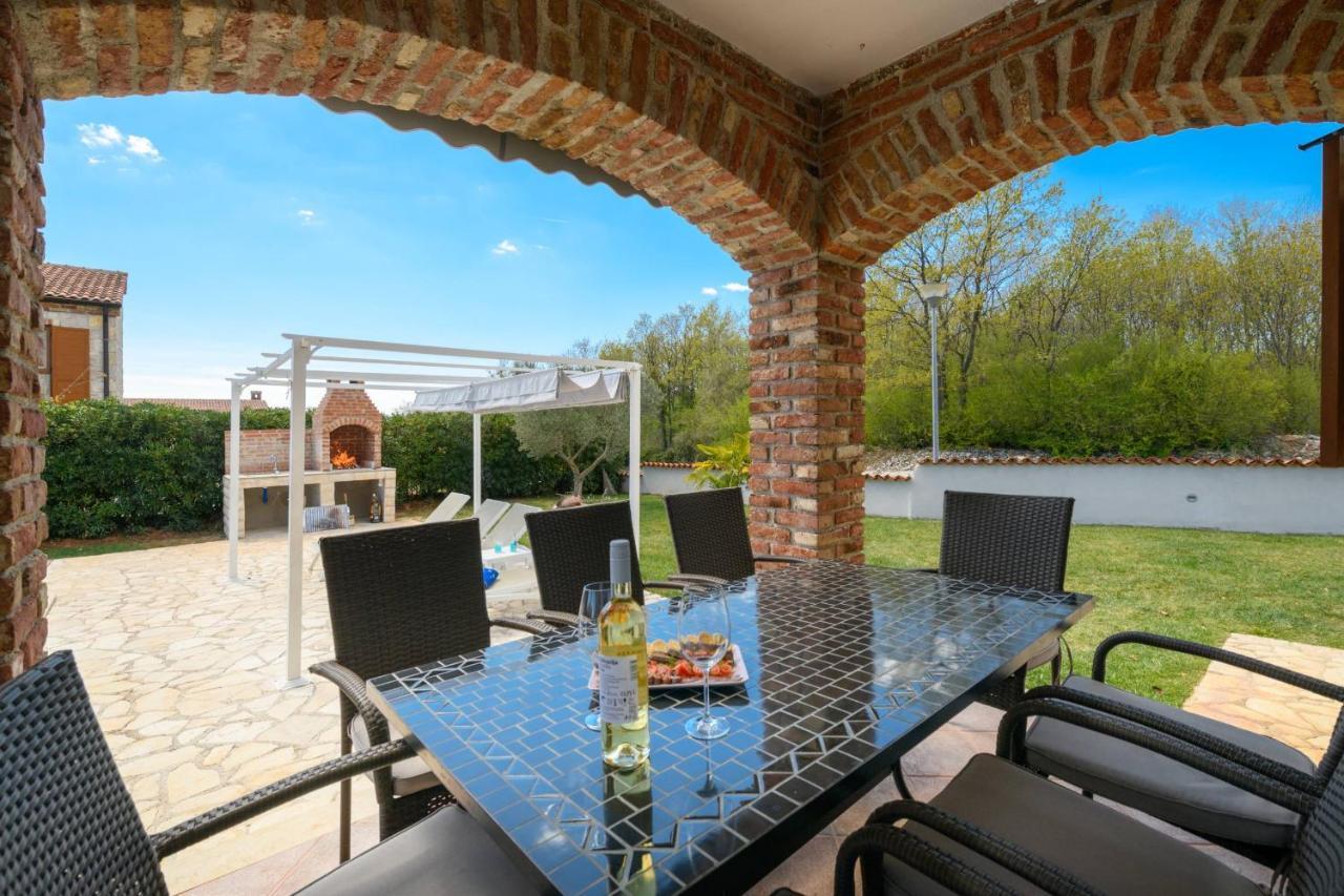 Paradis Villa Stone Queen With Heated Pool Butkovići Eksteriør bilde